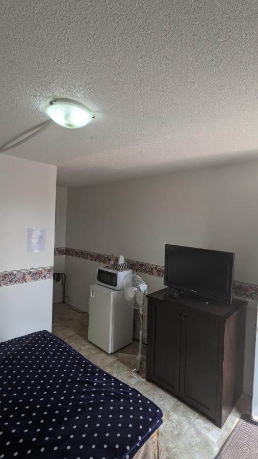 Balgonie Motel Motor Inn Pilot Butte Exteriör bild
